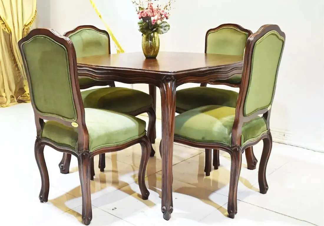 luxury dining table